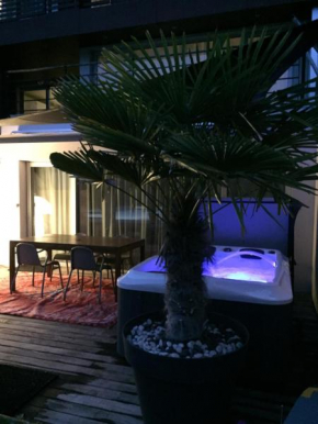 Hotels in Courcelles-Sapicourt